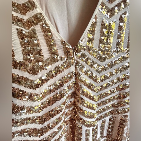 Gold sequin dress with low back - Picture 7 of 15